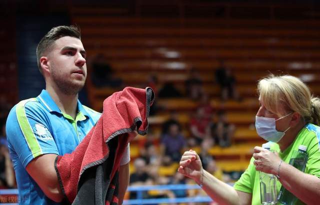 年赛季中的 年赛季中的